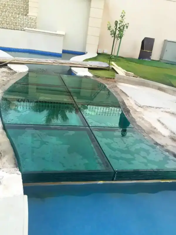 هل يمكن تركيب زجاج السيكوريت كأرضيات أو جسور زجاجية للمشي؟