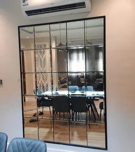 معايير السلامة والتثبيت المخفي (Concealed Hanging) للمرايا الثقيلة