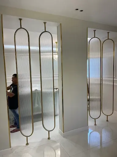 تصميم مرايا المغاسل بأشكال هندسية مبتكرة ومستوحاة من الطبيعة